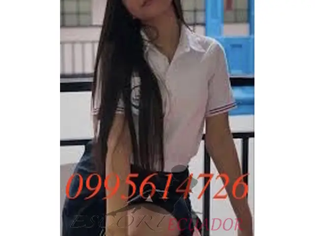 JOVENCITA COLEGIALA  EN EL NORTE DE QUITO