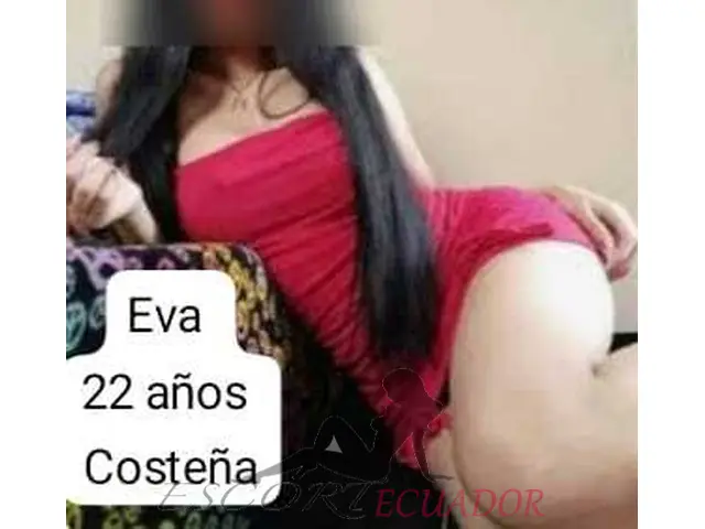 CARIÑOSA, COMPLACIENTE, BESOS REALES