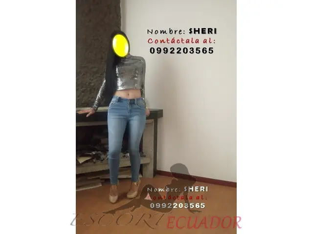 Chica delgada y sexy lista para ir a la cama